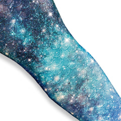 Lichtgewicht zeemeerminstaart in blauw met glinsterende schubben, perfect voor een comfortabele zwemervaring.