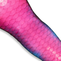 Kleurrijke zeemeerminstaart Tropical Sunset met schubbenpatroon in roze en blauw, perfect voor comfortabel zwemmen.