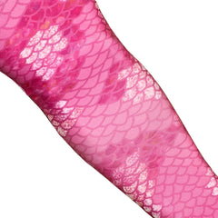 Vrolijke roze zeemeerminstaart Yuna met schubbenprint, perfect voor een speelse uitstraling in het water.